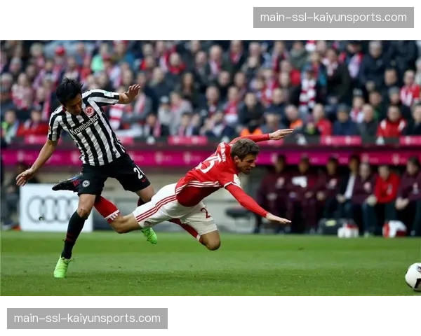 “特写：柏林联合的社区足球日，球员与当地难民儿童共同训练”