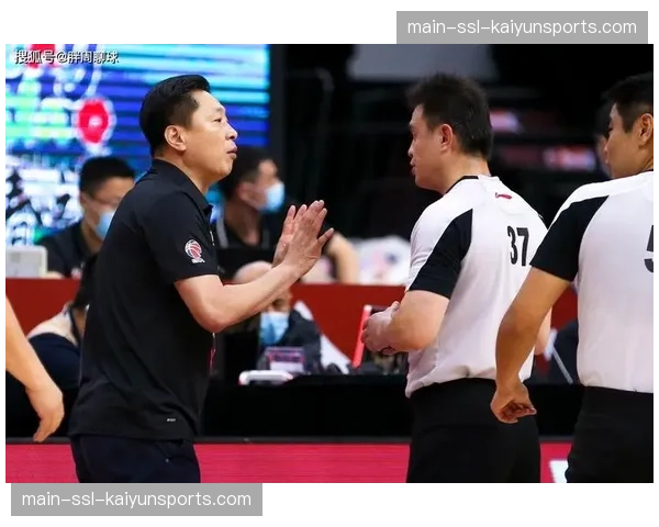 争议判罚主导比赛结局,霍芬海姆主帅赛后拒绝与裁判组握手 争议判罚主导比赛结局,霍芬海姆主帅赛后拒绝与裁判组握手