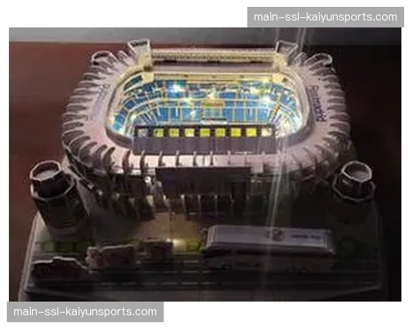 诺坎普球迷Tifo展示巨型拼图,呈现俱乐部历史上的经典反击瞬间 诺坎普球迷Tifo展示巨型拼图,呈现俱乐部历史上的经典反击瞬间